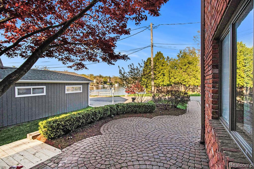 355 PARK Avenue, Lake Orion, MI 48362 — Photo 41