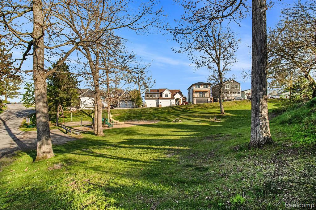 355 PARK Avenue, Lake Orion, MI 48362 — Photo 43