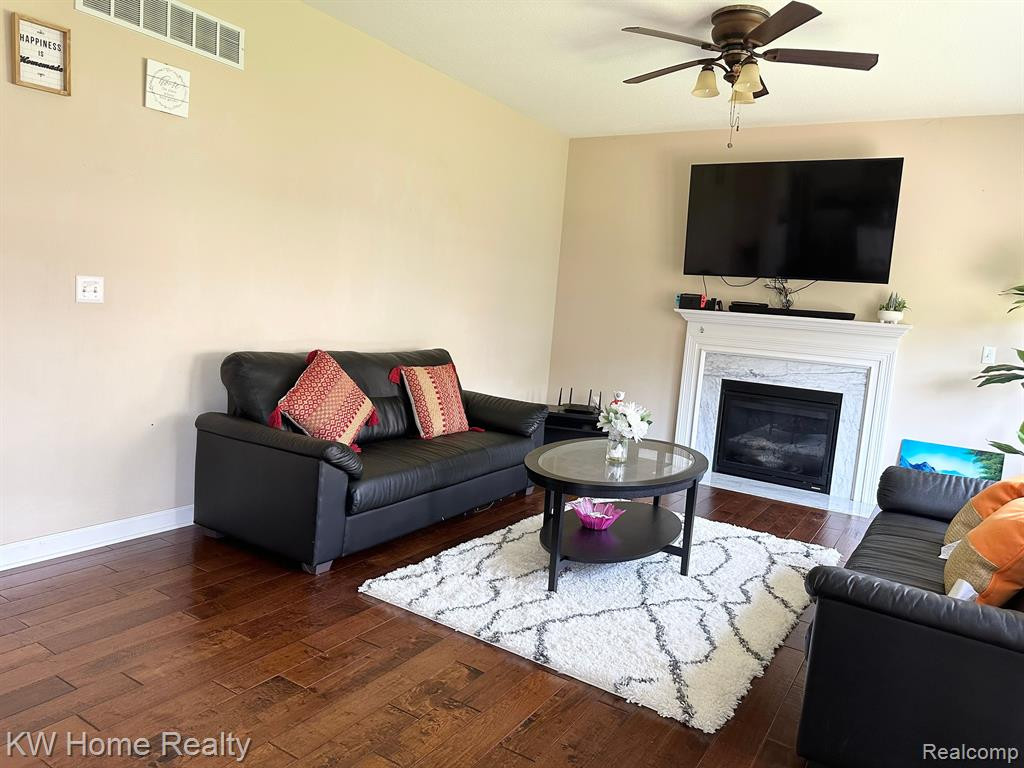 27078 LADBROKE Street, Novi, MI — Photo 17