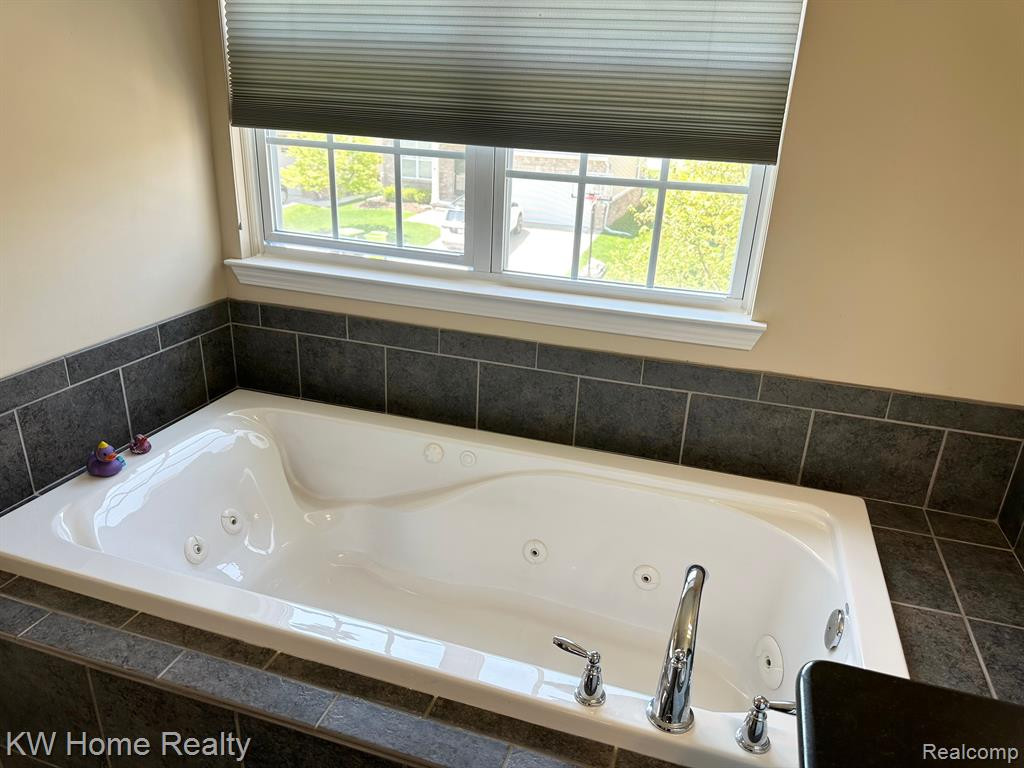 27078 LADBROKE Street, Novi, MI — Photo 27
