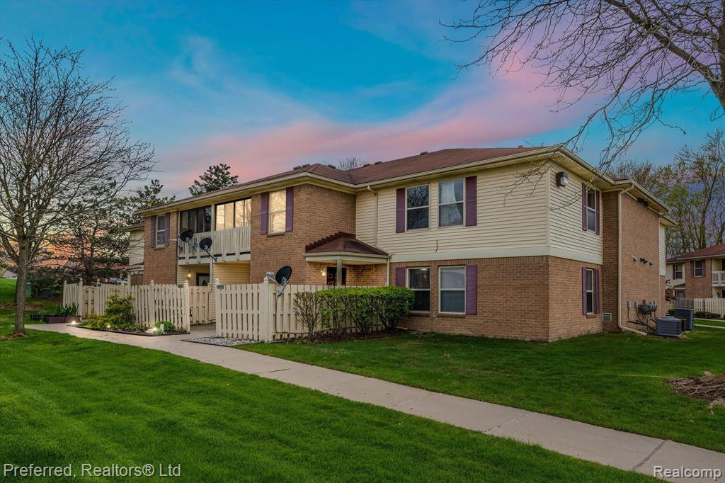 61107 GREENWOOD Drive, South Lyon, MI 48178 — front exterior