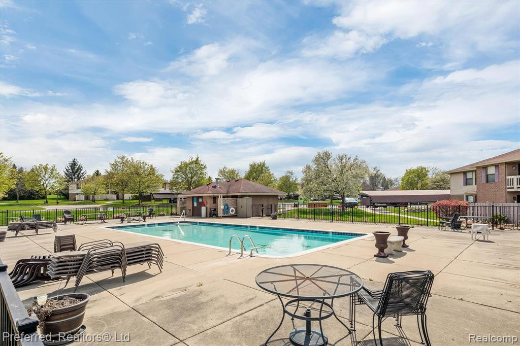 61107 GREENWOOD Drive, South Lyon, MI 48178 — Photo 5