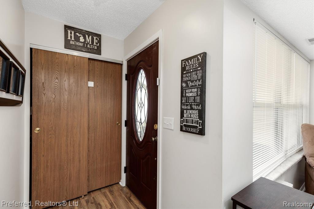 61107 GREENWOOD Drive, South Lyon, MI 48178 — Photo 8