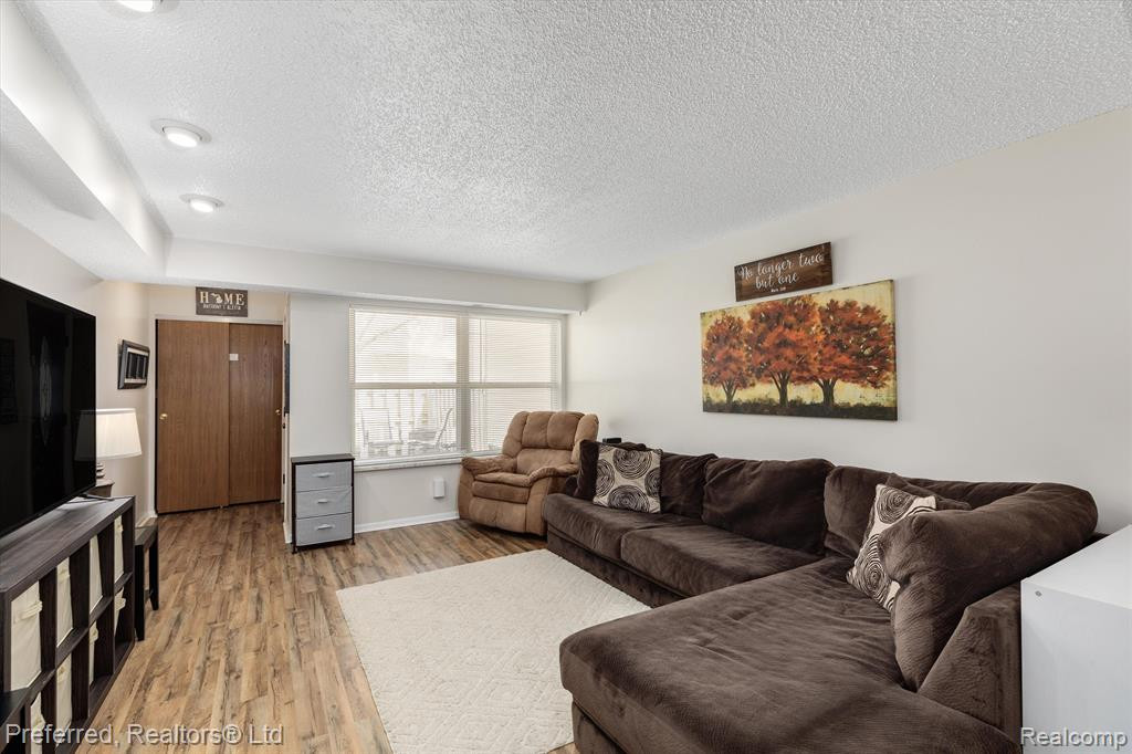 61107 GREENWOOD Drive, South Lyon, MI 48178 — Photo 11