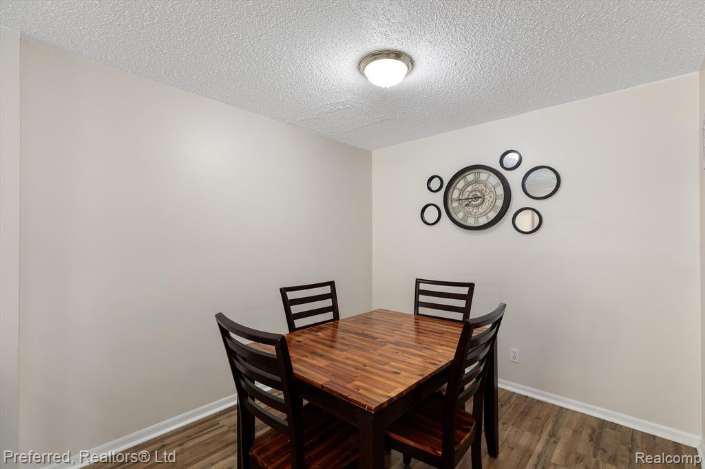 61107 GREENWOOD Drive, South Lyon, MI 48178 — Photo 12