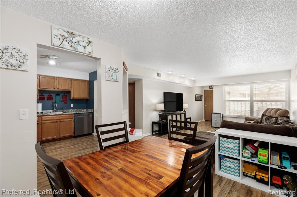 61107 GREENWOOD Drive, South Lyon, MI 48178 — Photo 14