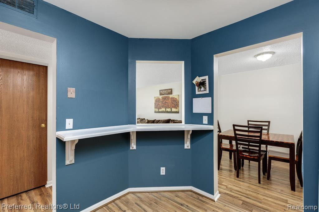 61107 GREENWOOD Drive, South Lyon, MI 48178 — Photo 17