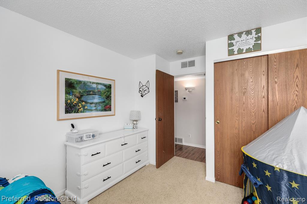 61107 GREENWOOD Drive, South Lyon, MI 48178 — Photo 19
