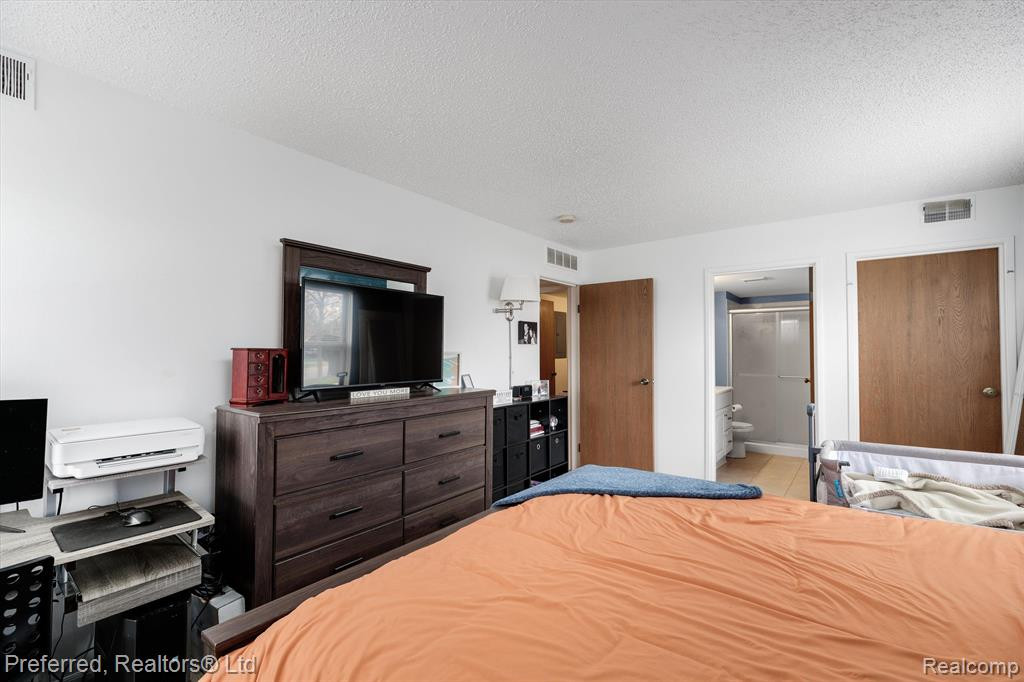 61107 GREENWOOD Drive, South Lyon, MI 48178 — Photo 20