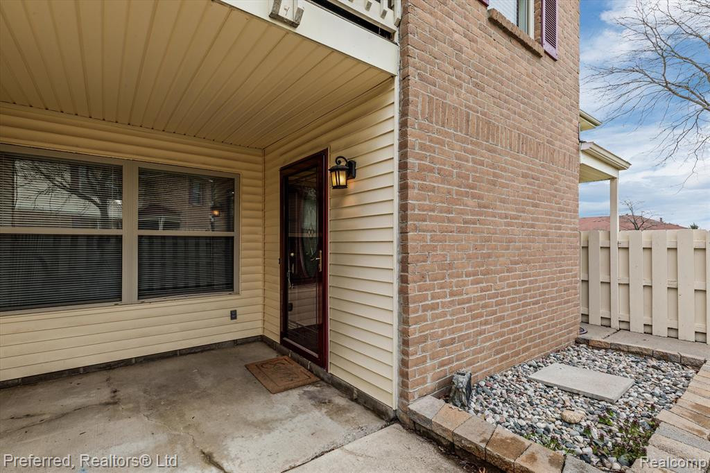 61107 GREENWOOD Drive, South Lyon, MI 48178 — Photo 23