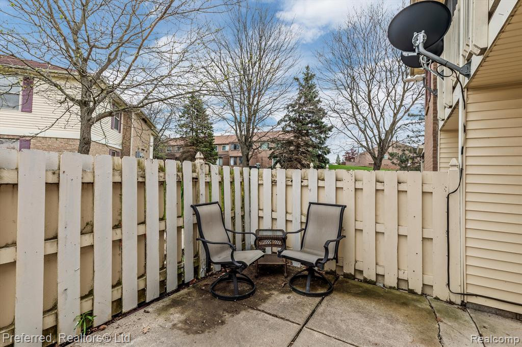 61107 GREENWOOD Drive, South Lyon, MI 48178 — Photo 24