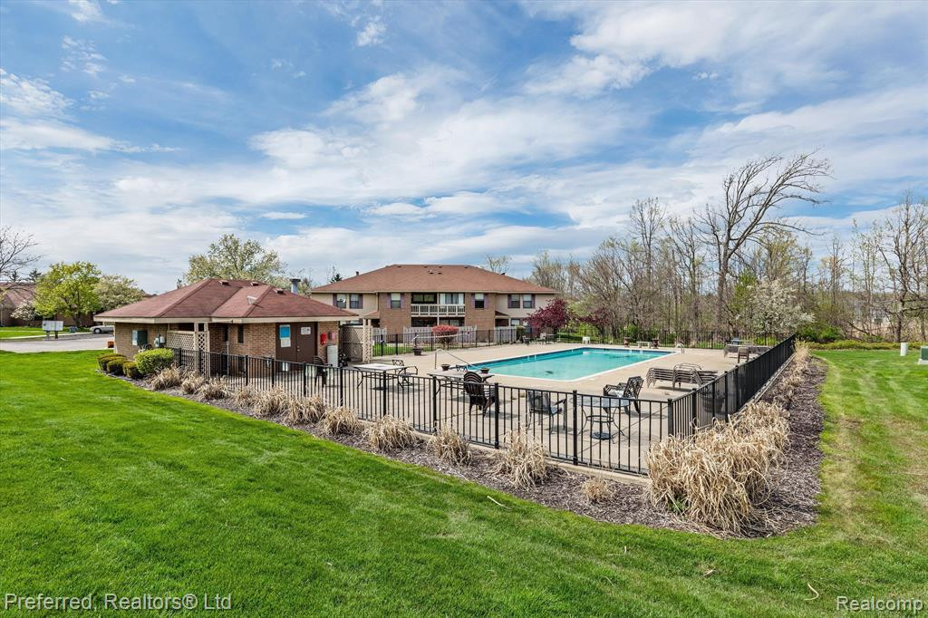 61107 GREENWOOD Drive, South Lyon, MI 48178 — Photo 26