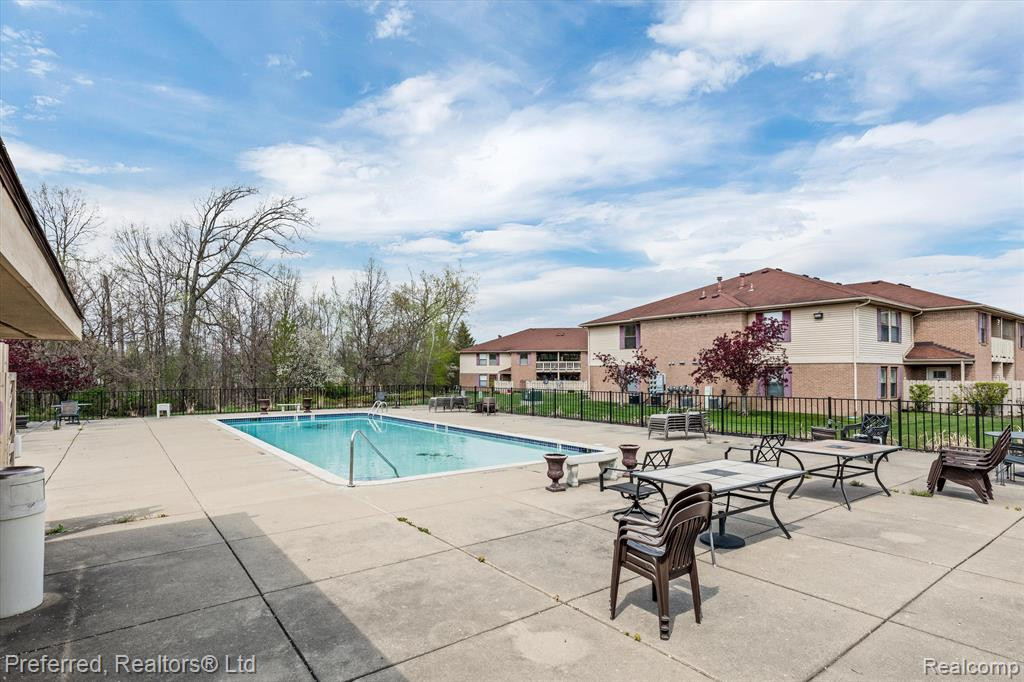 61107 GREENWOOD Drive, South Lyon, MI 48178 — Photo 27