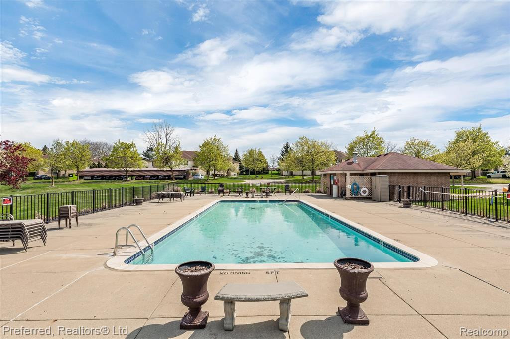 61107 GREENWOOD Drive, South Lyon, MI 48178 — Photo 29