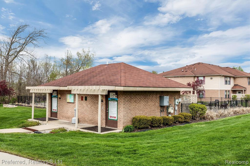 61107 GREENWOOD Drive, South Lyon, MI 48178 — Photo 30