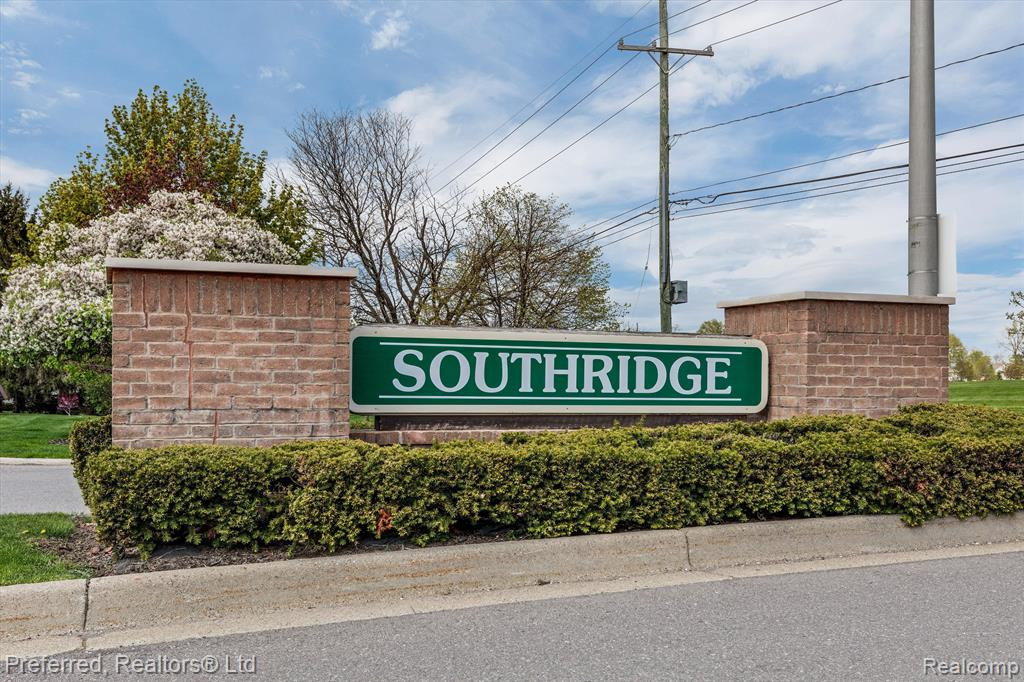 61107 GREENWOOD Drive, South Lyon, MI 48178 — Photo 31