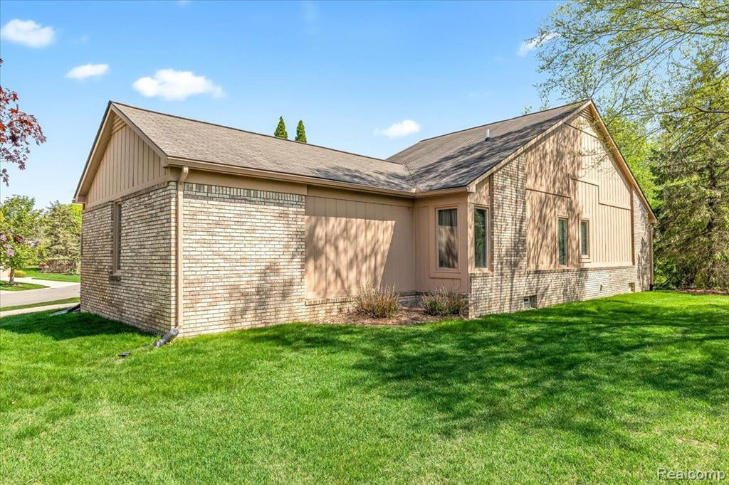 35375 LONE PINE Lane, Farmington Hills, MI 48335 — Photo 2