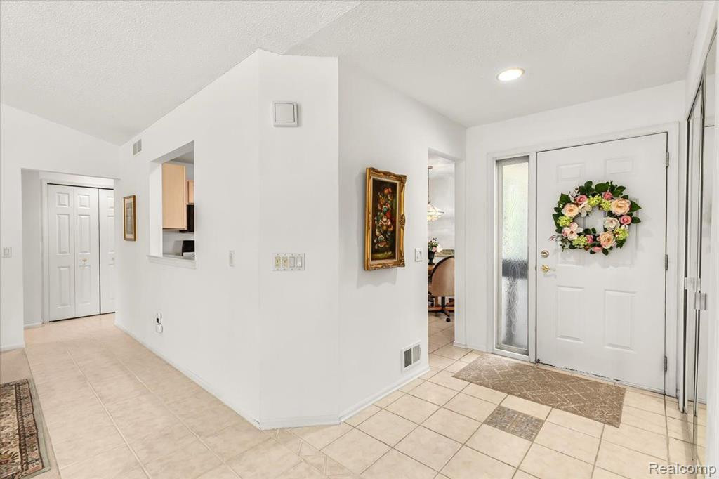 35375 LONE PINE Lane, Farmington Hills, MI 48335 — Photo 7