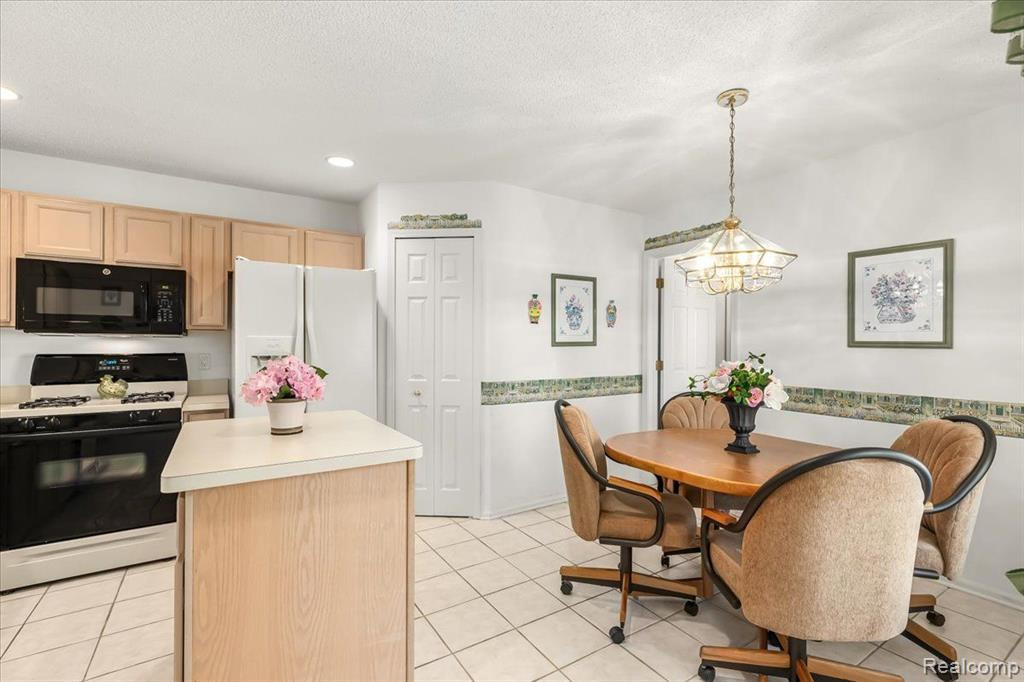 35375 LONE PINE Lane, Farmington Hills, MI 48335 — Photo 9
