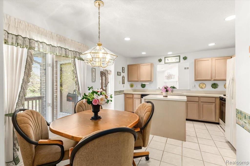35375 LONE PINE Lane, Farmington Hills, MI 48335 — Photo 11