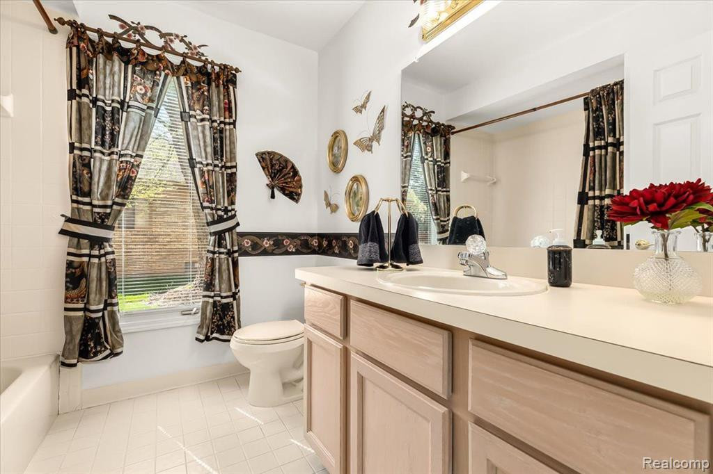 35375 LONE PINE Lane, Farmington Hills, MI 48335 — Photo 21