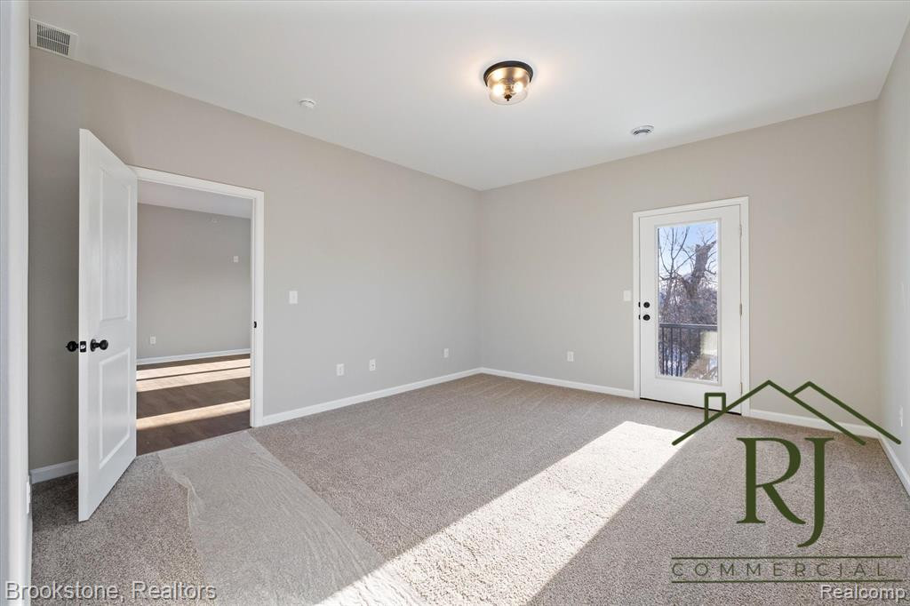 653 POINTE Drive, Walled Lake, MI 48390 — Photo 13