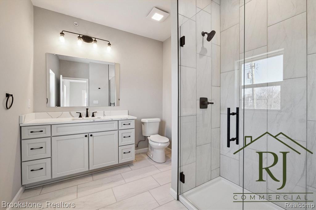 653 POINTE Drive, Walled Lake, MI 48390 — Photo 14
