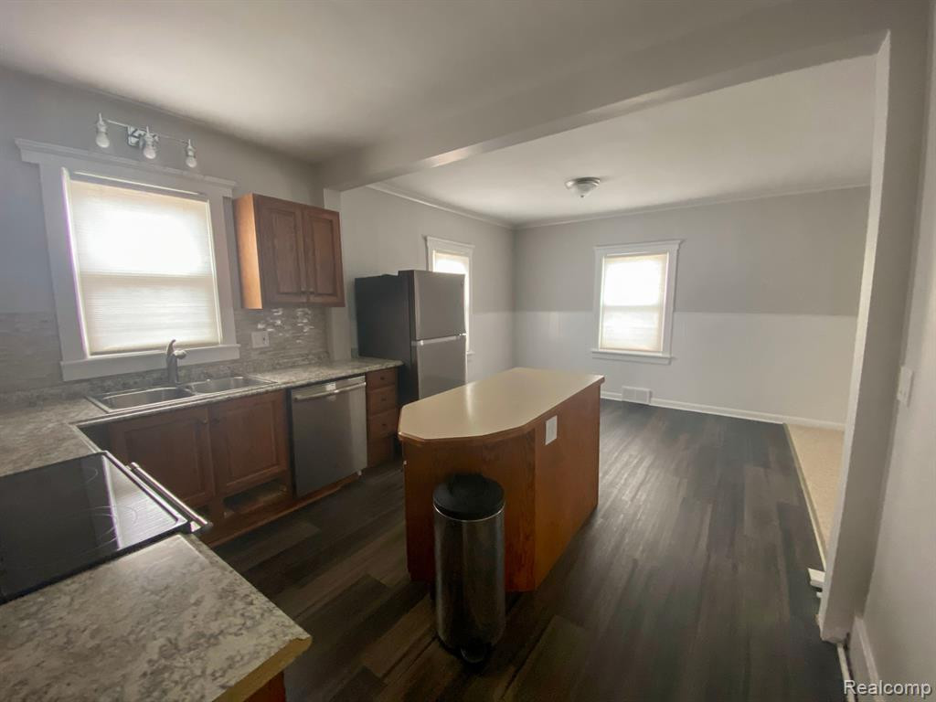 705 E MAIN Street, Brighton, MI 48116 — Photo 11