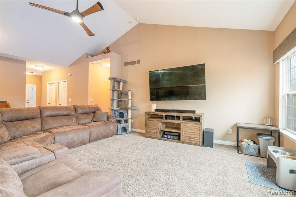 22470 WHITE PINE Drive, New Boston, MI 48164 — Photo 4