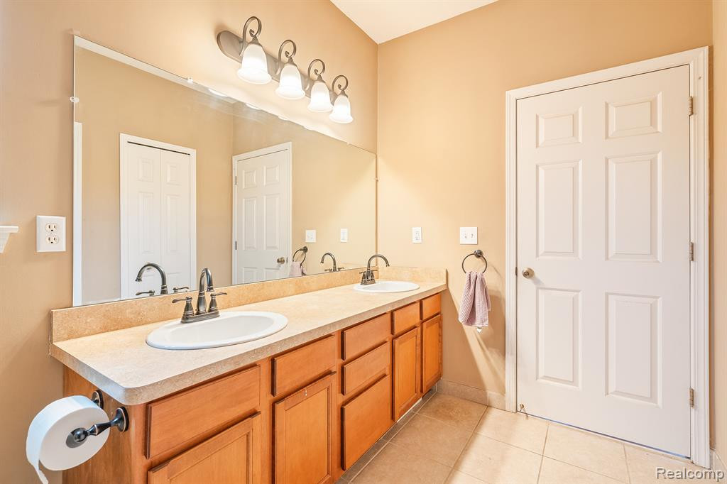 22470 WHITE PINE Drive, New Boston, MI 48164 — Photo 21