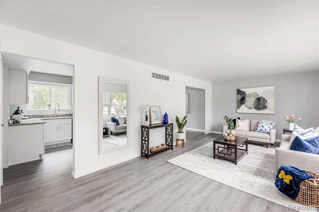 3424 YELLOWSTONE Drive, Ann Arbor, MI 48105 — Photo 4
