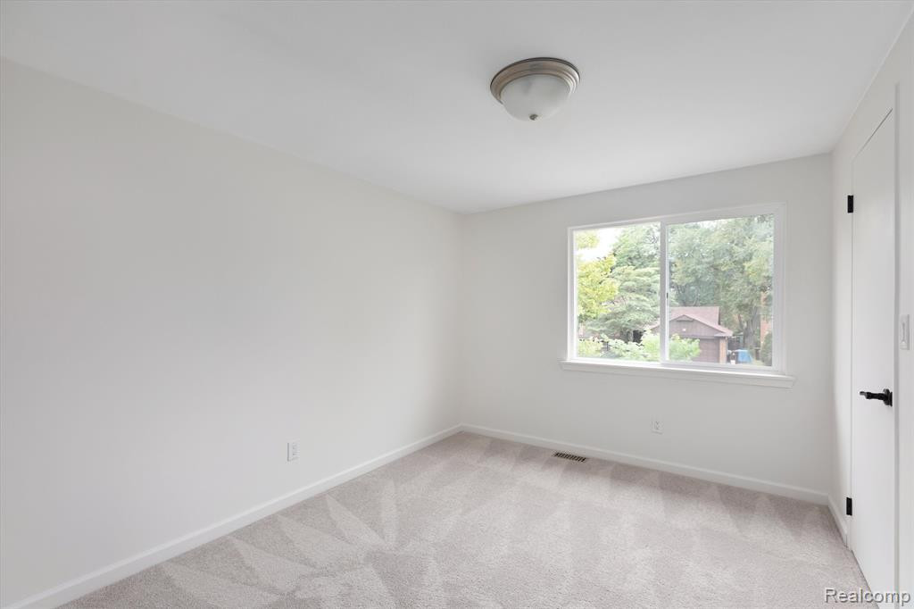 3424 YELLOWSTONE Drive, Ann Arbor, MI 48105 — Photo 29