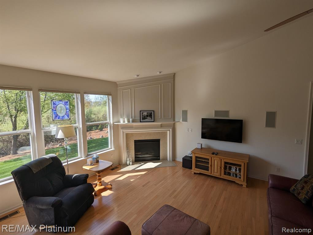3864 Rainier, Howell, MI 48843 — Photo 10
