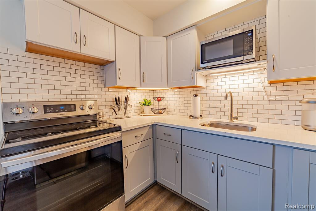4829 MANSFIELD Avenue, Royal Oak, MI 48073 — Photo 4