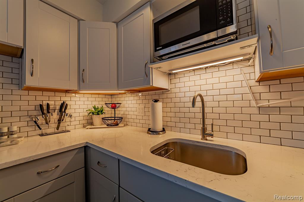 4829 MANSFIELD Avenue, Royal Oak, MI 48073 — Photo 17