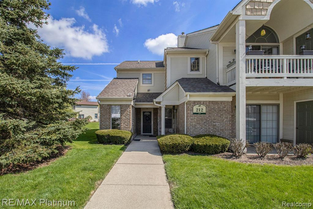 212 OAKBROOKE Drive, 4, South Lyon, MI 48178 — front exterior