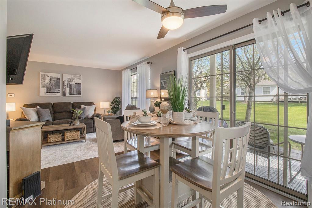 212 OAKBROOKE Drive, 4, South Lyon, MI 48178 — Photo 4