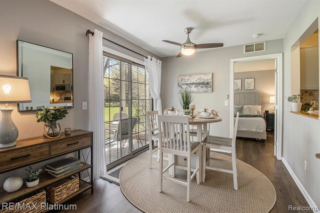 212 OAKBROOKE Drive, 4, South Lyon, MI 48178 — Photo 5