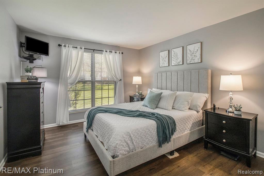 212 OAKBROOKE Drive, 4, South Lyon, MI 48178 — Photo 7