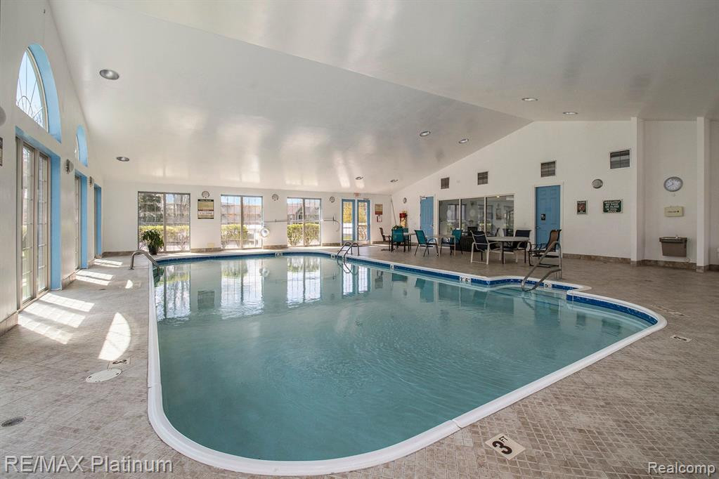 212 OAKBROOKE Drive, 4, South Lyon, MI 48178 — Photo 15