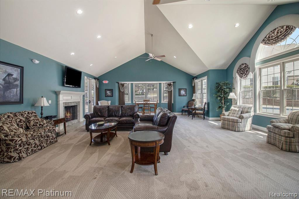 212 OAKBROOKE Drive, 4, South Lyon, MI 48178 — Photo 18