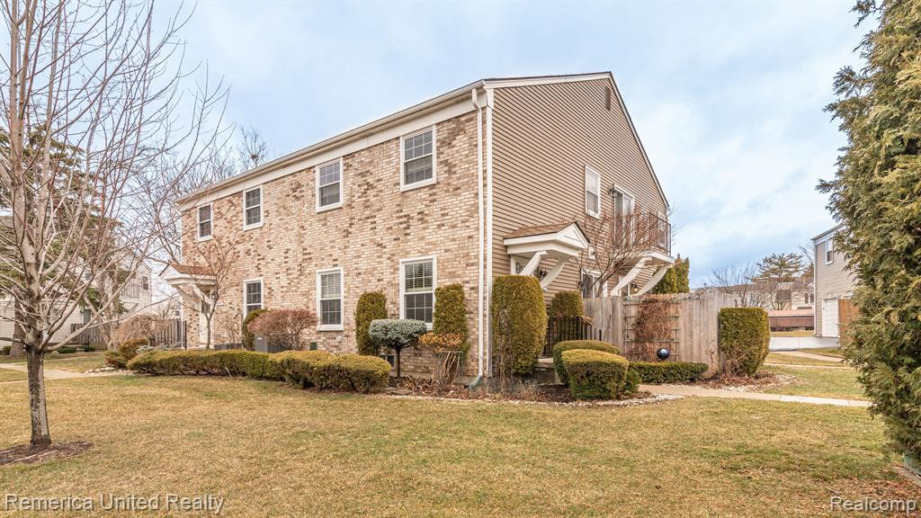 23526 N ROCKLEDGE, 283, Novi, MI — Photo 2