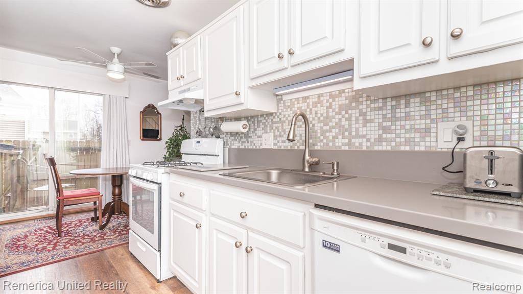 23526 N ROCKLEDGE, 283, Novi, MI — Photo 20