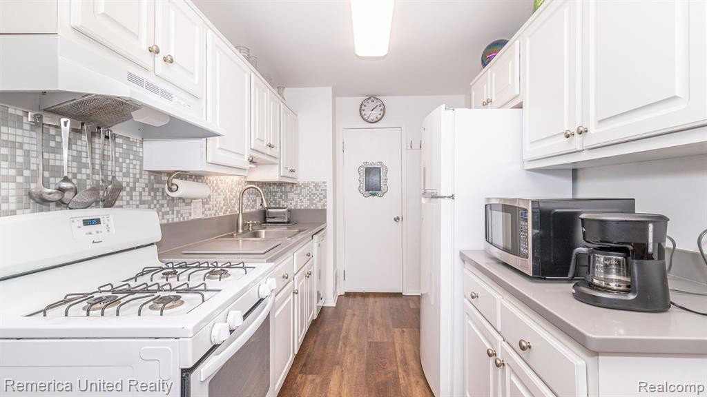 23526 N ROCKLEDGE, 283, Novi, MI — Photo 22