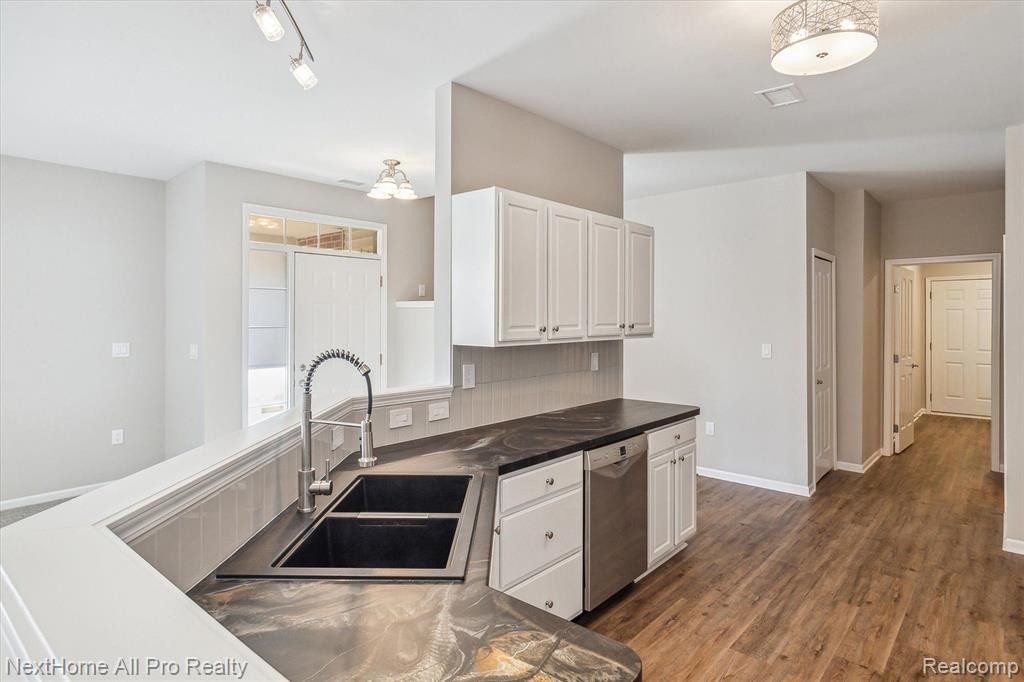 3924 ELIZABETH Avenue, Canton, MI 48188 — Photo 8