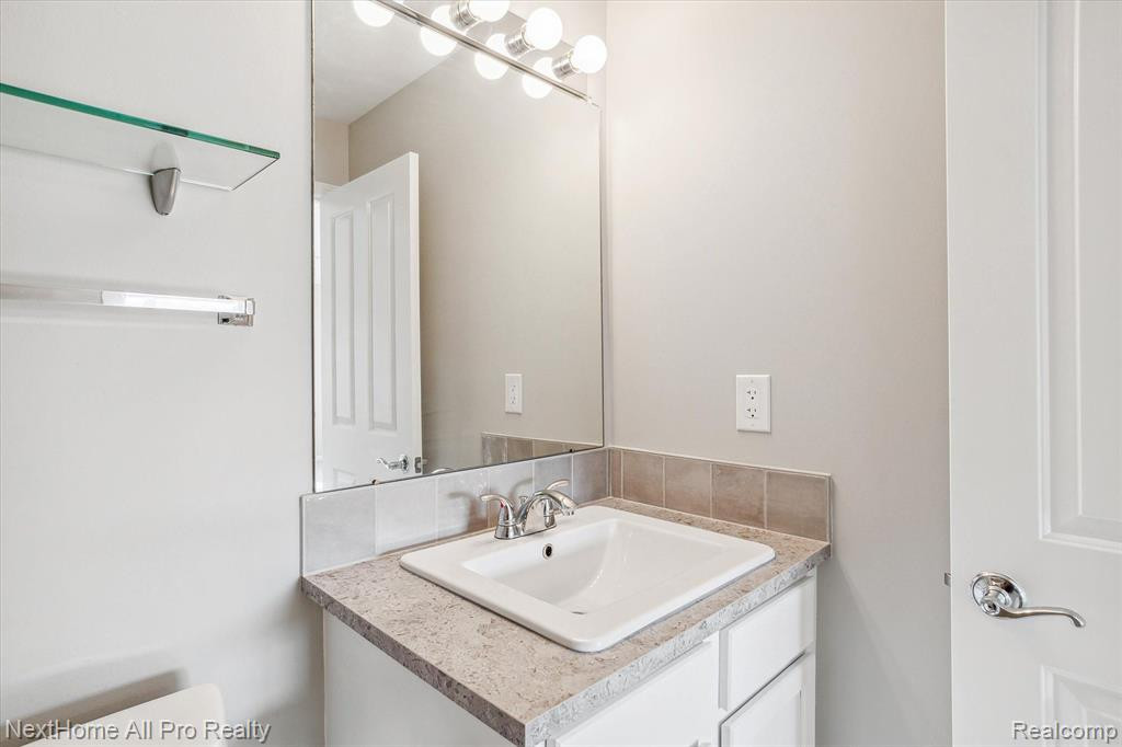 3924 ELIZABETH Avenue, Canton, MI 48188 — Photo 23