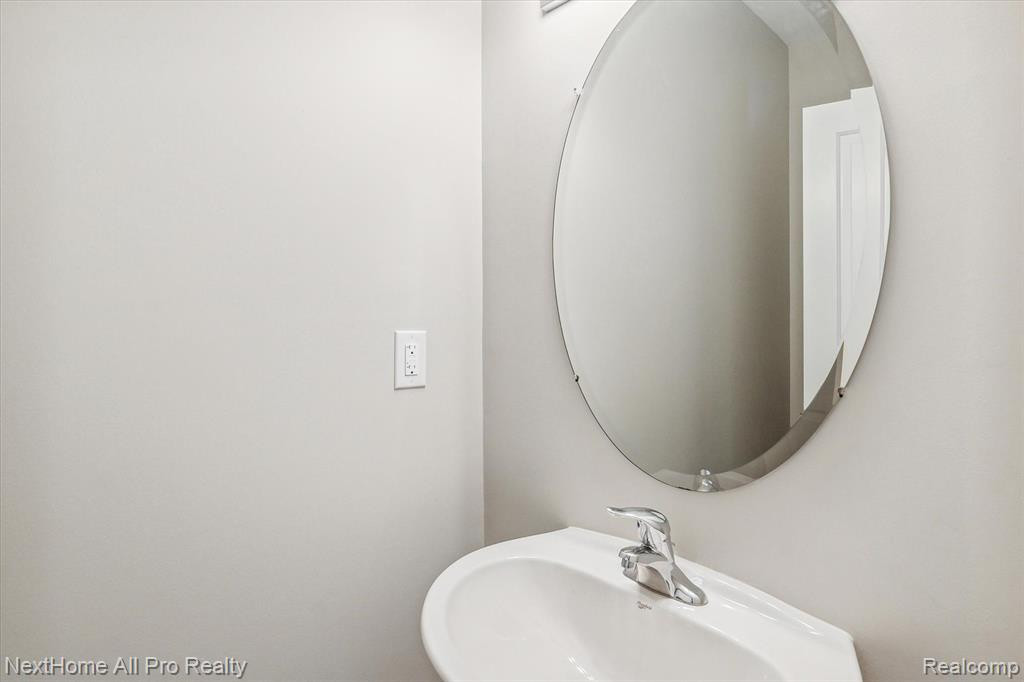 3924 ELIZABETH Avenue, Canton, MI 48188 — Photo 24