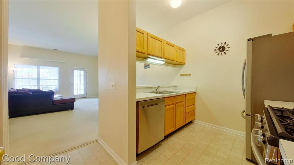 2775 S KNIGHTSBRIDGE Circle, Ann Arbor, MI 48105 — Photo 10