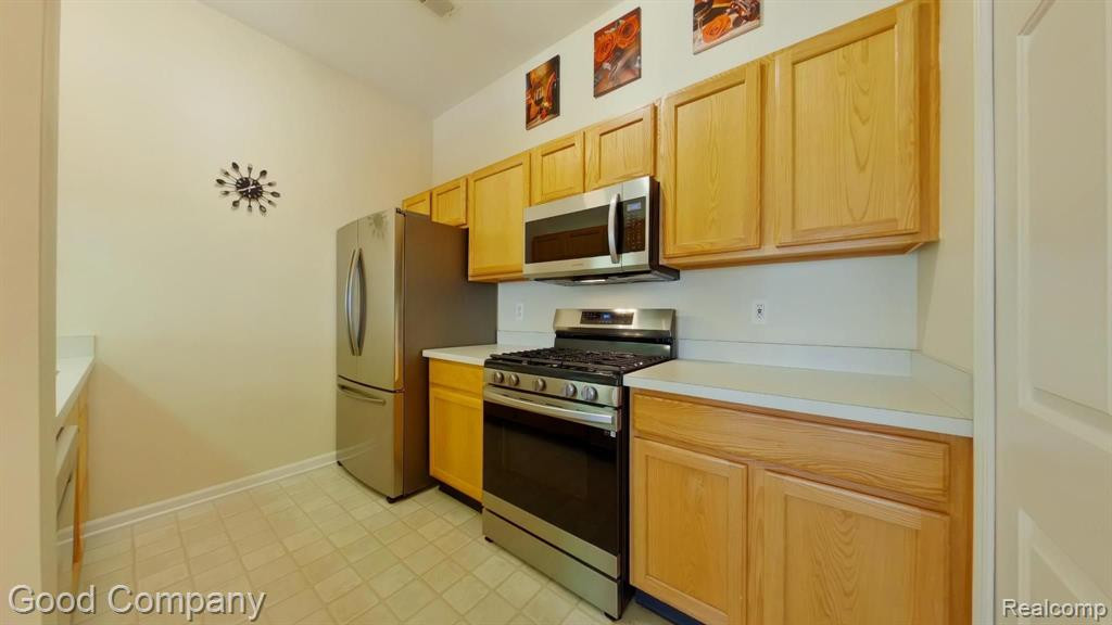 2775 S KNIGHTSBRIDGE Circle, Ann Arbor, MI 48105 — Photo 11