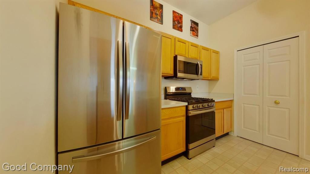 2775 S KNIGHTSBRIDGE Circle, Ann Arbor, MI 48105 — Photo 12